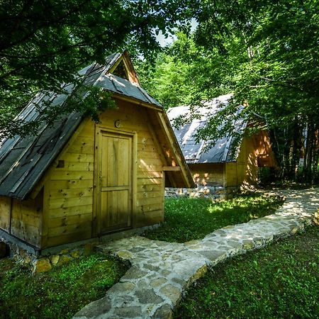 Camp Divlja Rijeka Hotel Hum ภายนอก รูปภาพ