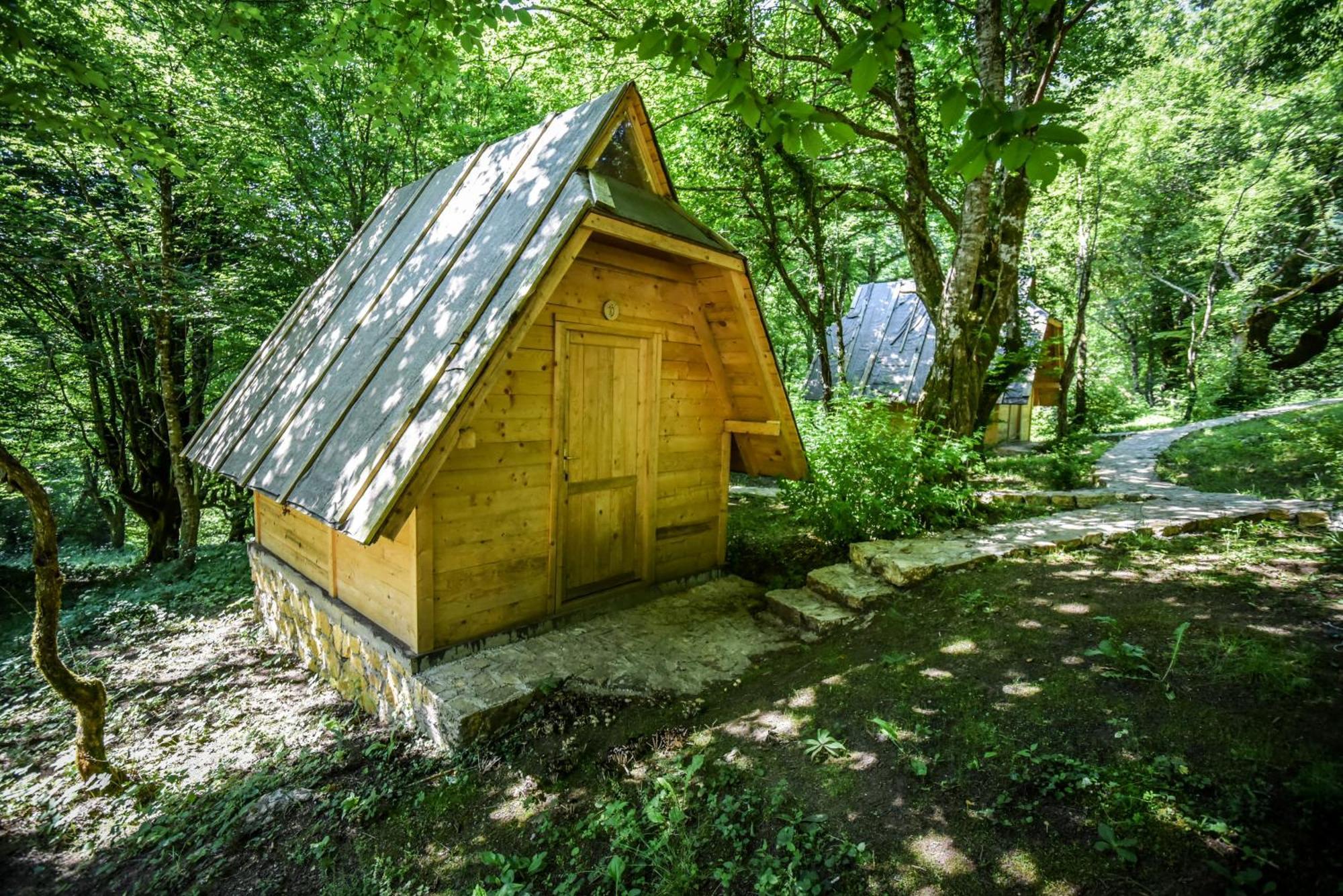 Camp Divlja Rijeka Hotel Hum ภายนอก รูปภาพ