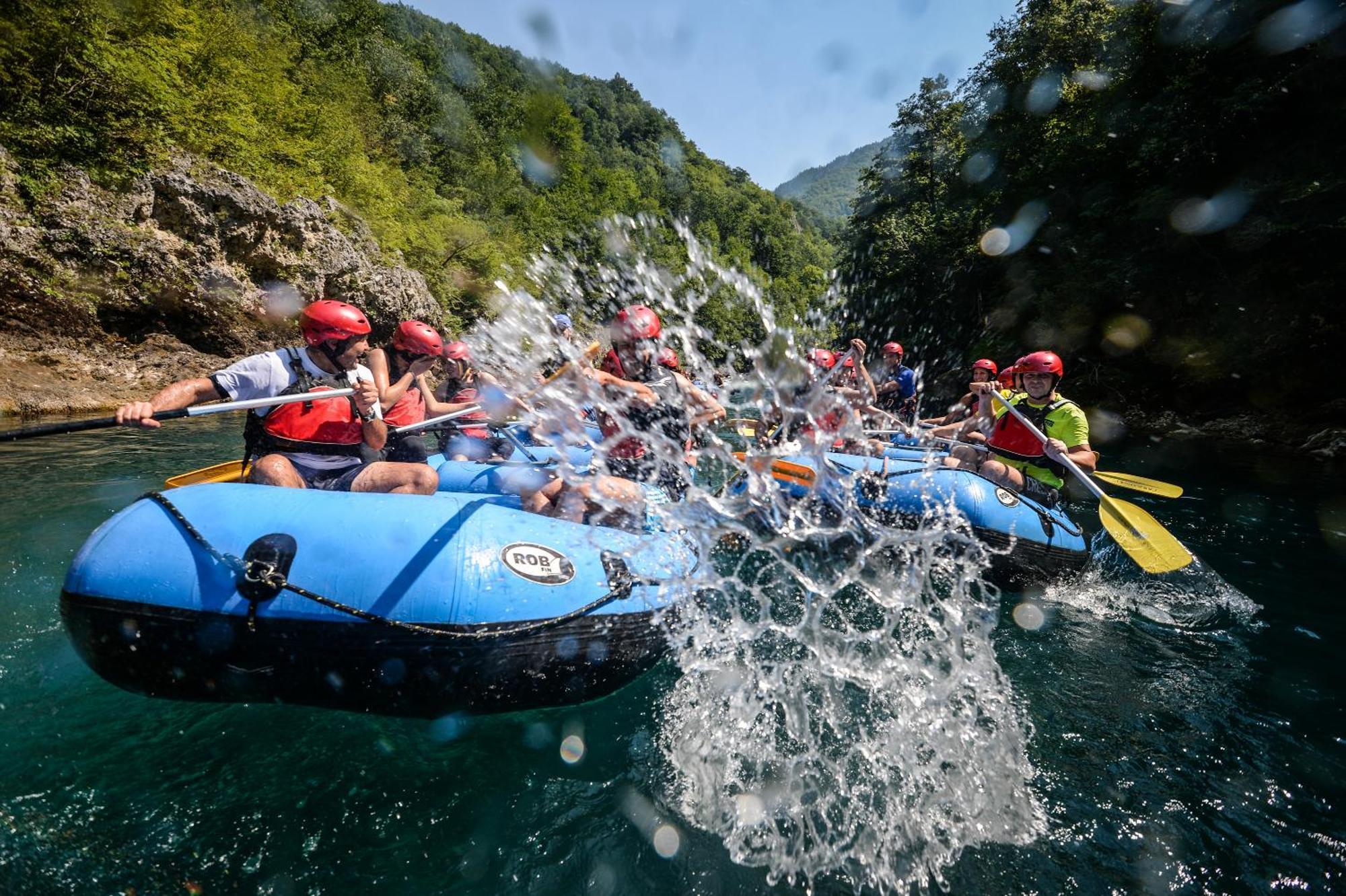 Camp Divlja Rijeka Hotel Hum ภายนอก รูปภาพ