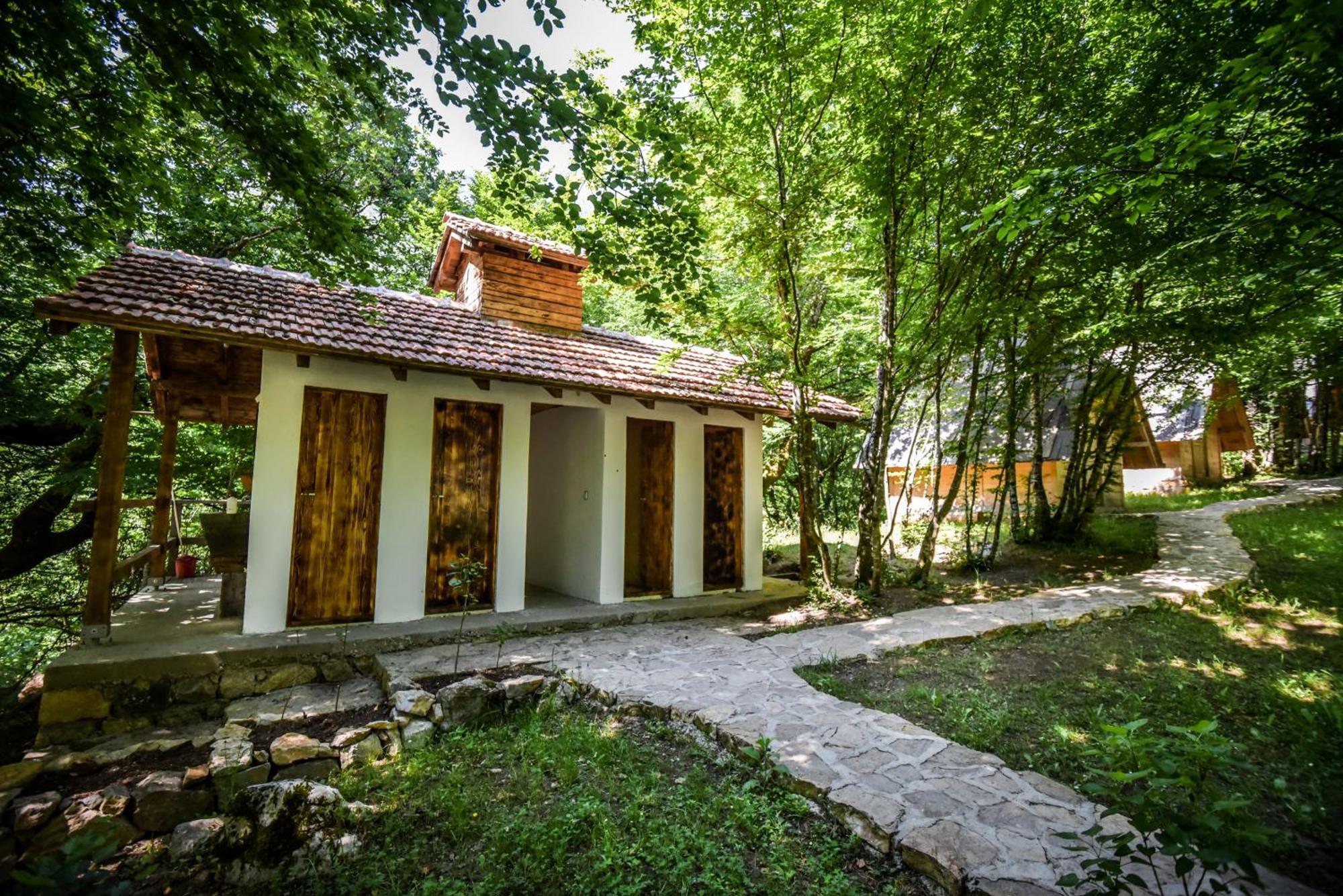 Camp Divlja Rijeka Hotel Hum ภายนอก รูปภาพ