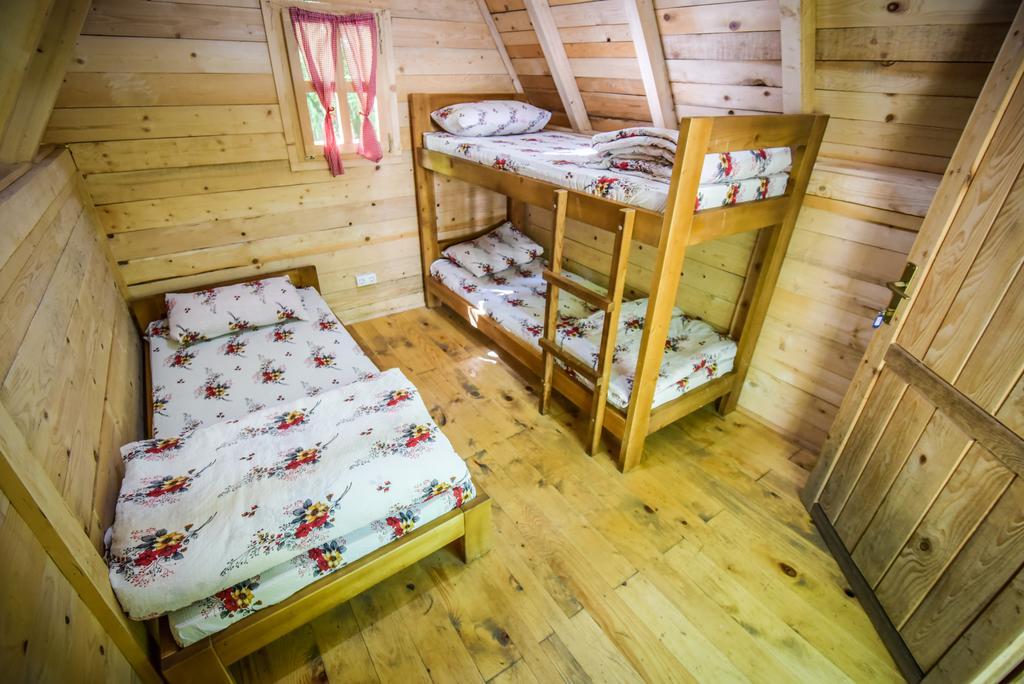 Camp Divlja Rijeka Hotel Hum ภายนอก รูปภาพ